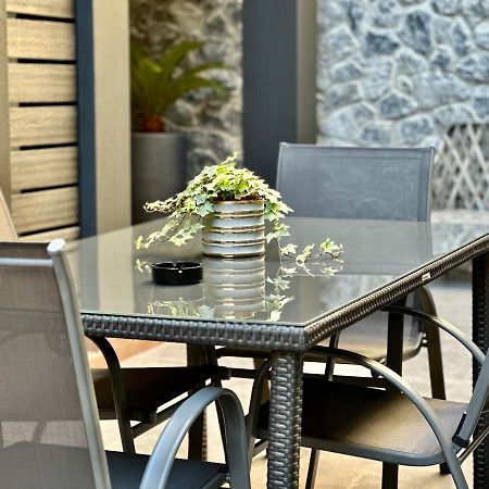 T&T Luxury Apartments - Rooftop Jacuzzi アテネ エクステリア 写真