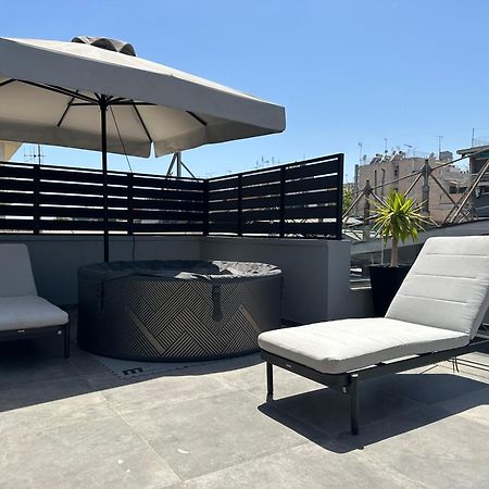 T&T Luxury Apartments - Rooftop Jacuzzi アテネ エクステリア 写真