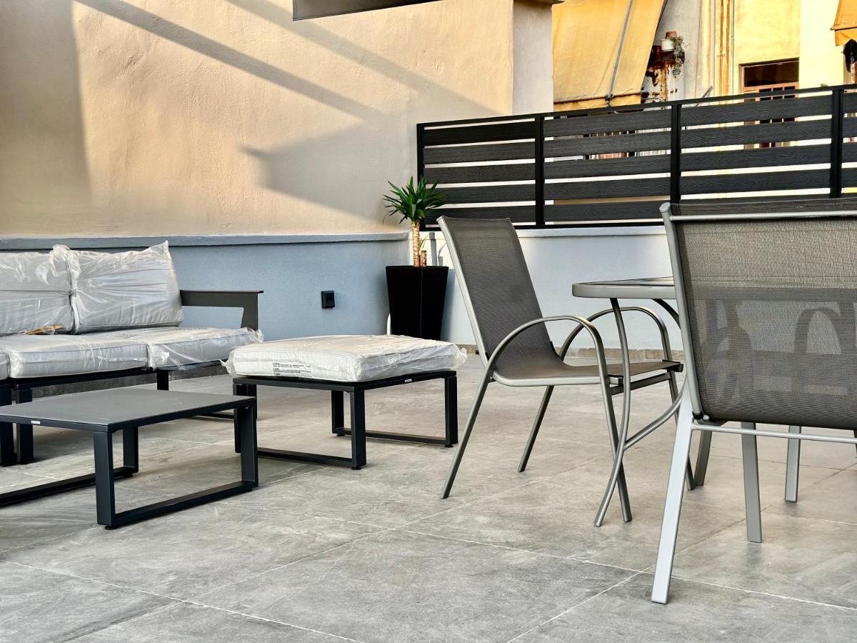 T&T Luxury Apartments - Rooftop Jacuzzi アテネ エクステリア 写真