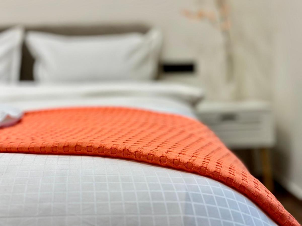 T&T Luxury Apartments - Rooftop Jacuzzi アテネ エクステリア 写真