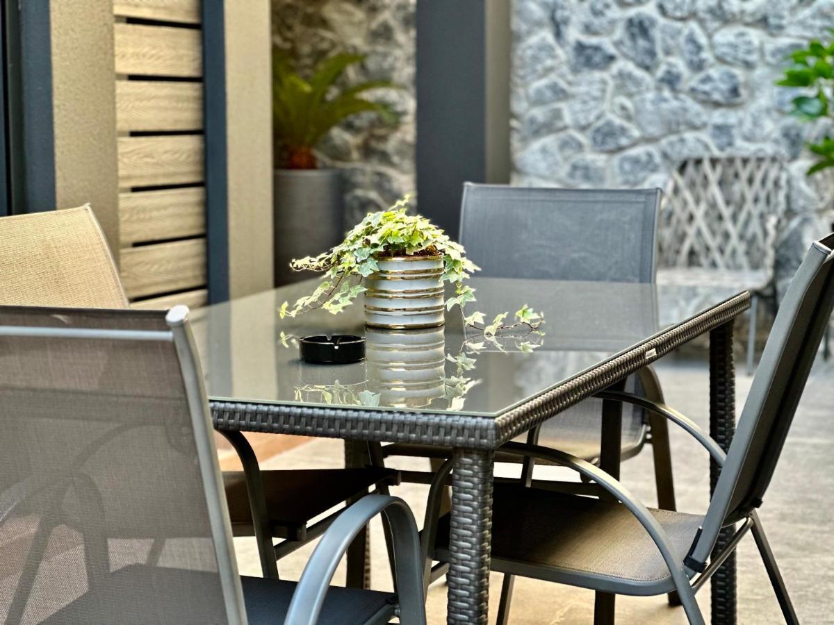T&T Luxury Apartments - Rooftop Jacuzzi アテネ エクステリア 写真