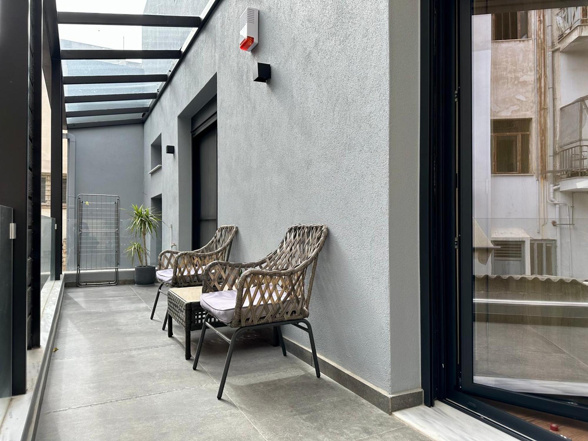 T&T Luxury Apartments - Rooftop Jacuzzi アテネ エクステリア 写真