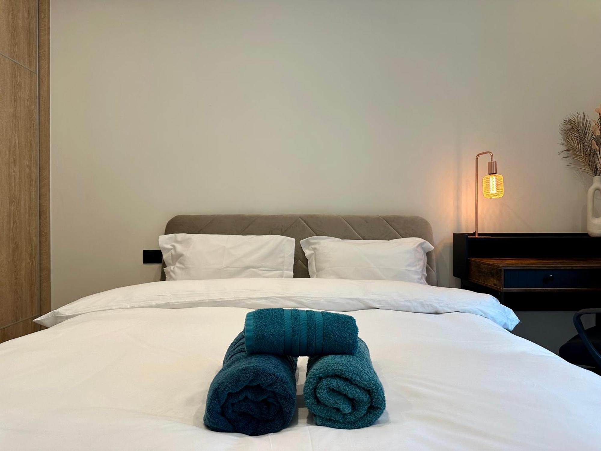 T&T Luxury Apartments - Rooftop Jacuzzi アテネ エクステリア 写真