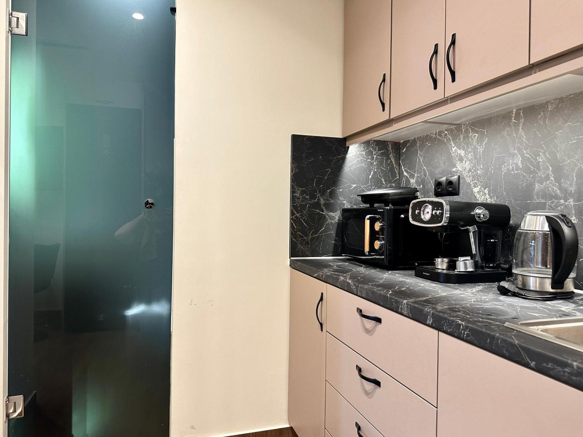 T&T Luxury Apartments - Rooftop Jacuzzi アテネ エクステリア 写真