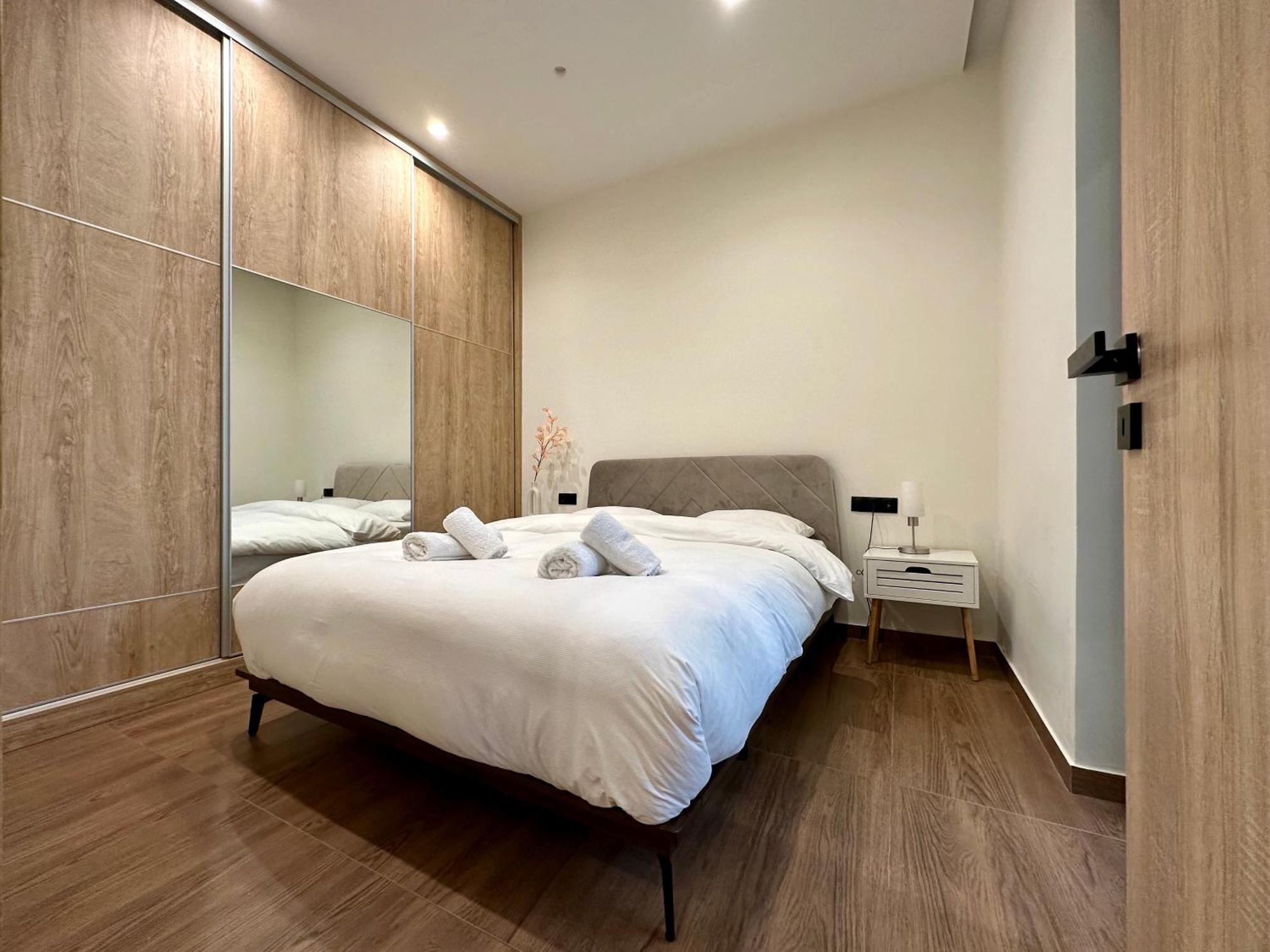 T&T Luxury Apartments - Rooftop Jacuzzi アテネ エクステリア 写真
